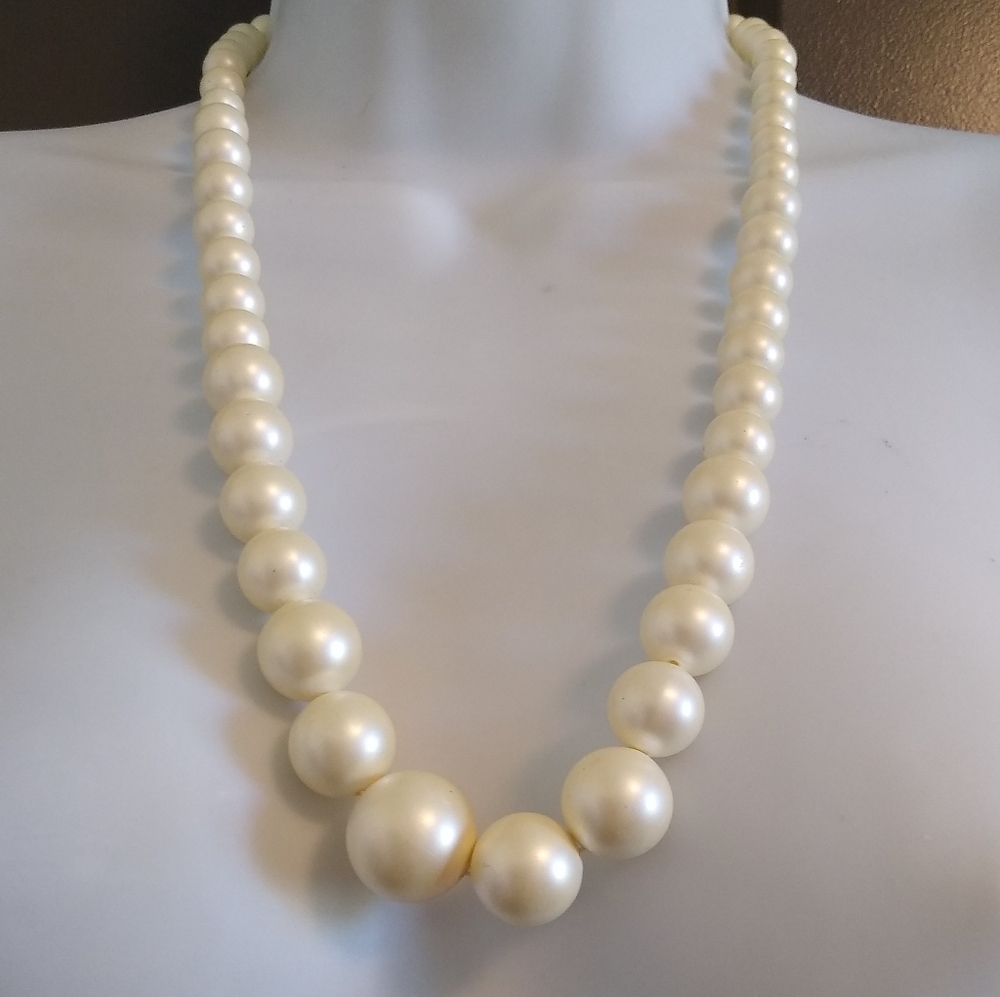 Vtg Matte Bead Necklace